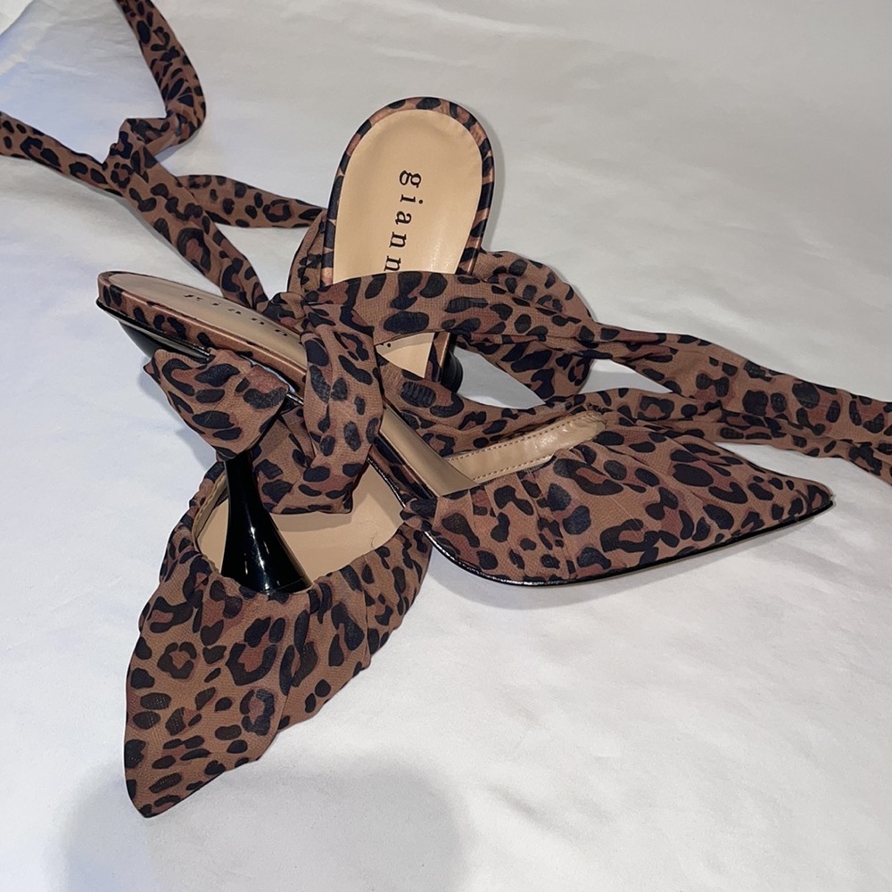 Dillards Woman’s 9.5 leopard Gianni Bini tie-up high heels.